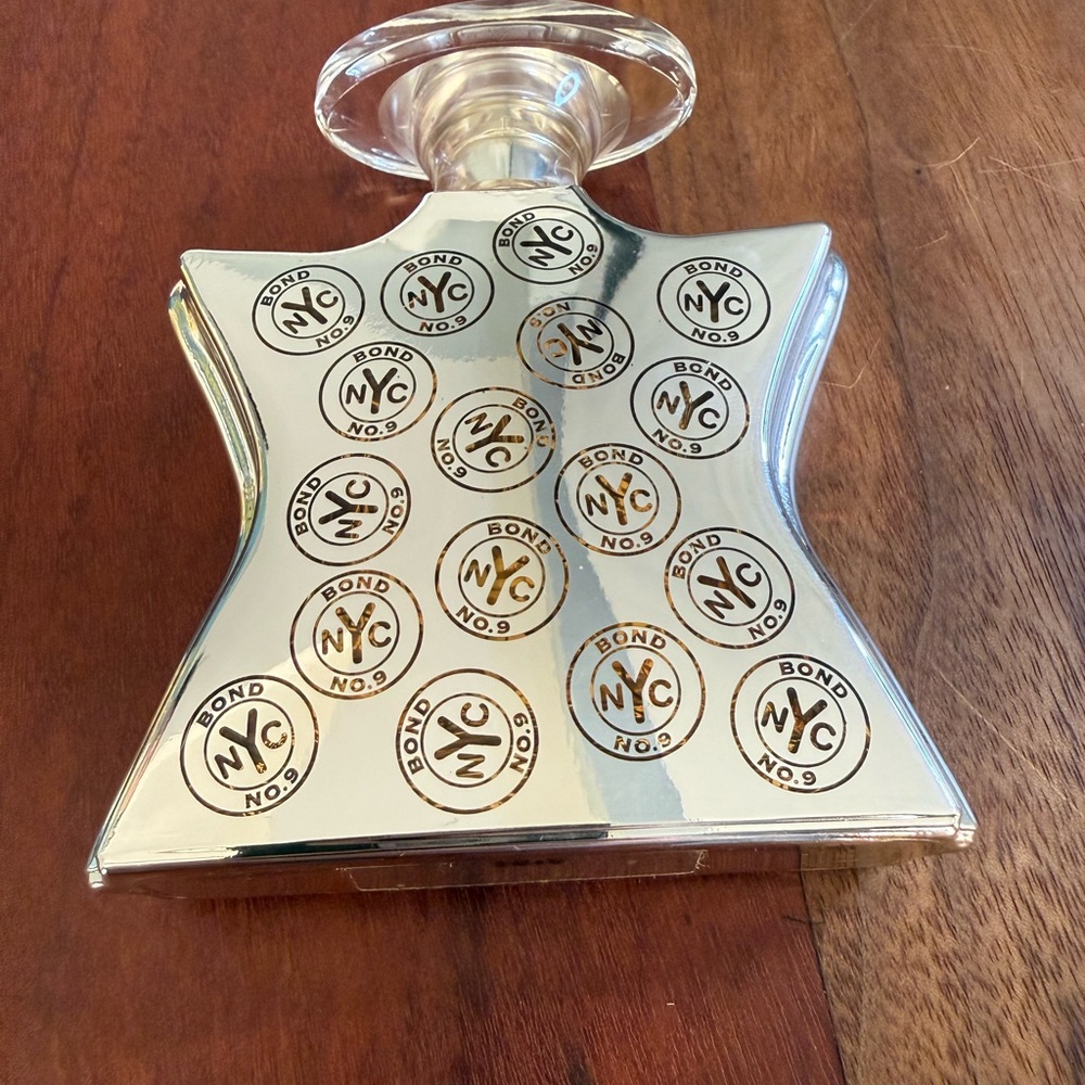 Genuine Bond No. 9 Signature Scent in the iconic silver star-shaped bottle